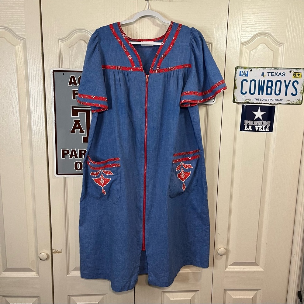 Vintage Smart Time Woman Nightgown